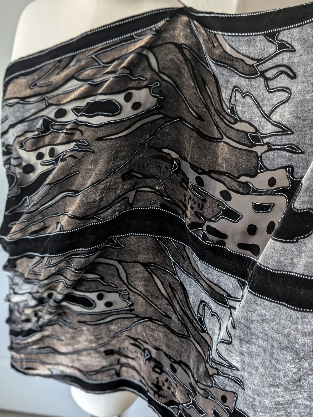 Women’s Draped Poncho Scarf - Black & Gray
